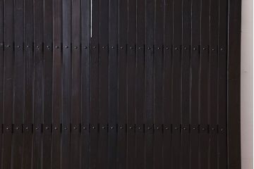 和製アンティーク　いぶされた濃い色合いが魅力的な平格子戸(引き戸)(1)