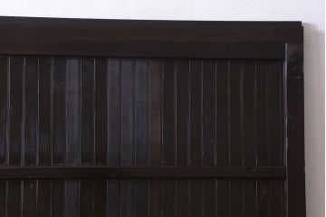 和製アンティーク　いぶされた濃い色合いが魅力的な平格子戸(引き戸)(1)