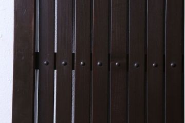 和製アンティーク　いぶされた濃い色合いが魅力的な平格子戸(引き戸)(2)