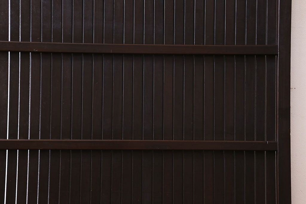 和製アンティーク　いぶされた濃い色合いが魅力的な平格子戸(引き戸)(2)