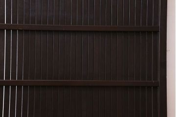 和製アンティーク　いぶされた濃い色合いが魅力的な平格子戸(引き戸)(2)