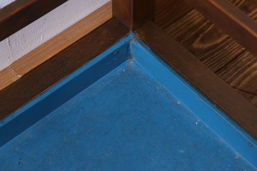 アンティーク雑貨　和製アンティーク　マス目のデザインが珍しい傘立て(2)