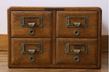 レトロ家具　昭和レトロ　ナラ材　重厚な雰囲気漂うカードケース(小引き出し、小物収納、図書館、図書室)