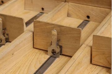 レトロ家具　昭和レトロ　ナラ材　重厚な雰囲気漂うカードケース(小引き出し、小物収納、図書館、図書室)