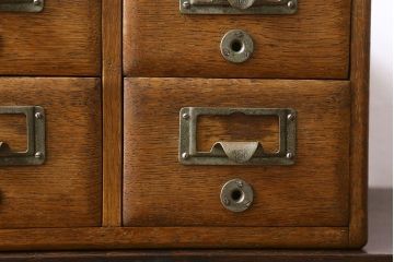 レトロ家具　昭和レトロ　ナラ材　重厚な雰囲気漂うカードケース(小引き出し、小物収納、図書館、図書室)