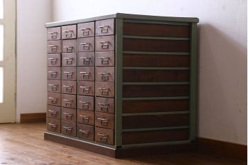 ヴィンテージ家具　フランスビンテージ　シャビーな雰囲気が魅力的な収納力抜群のチェスト(ドロワー)