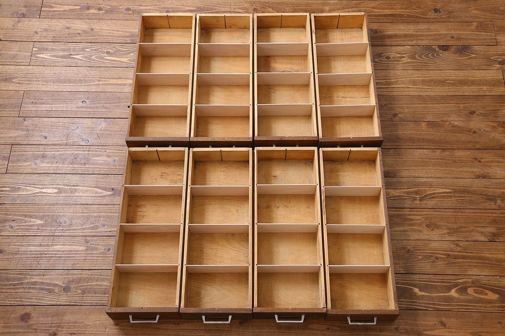 ヴィンテージ家具　フランスビンテージ　シャビーな雰囲気が魅力的な収納力抜群のチェスト(ドロワー)