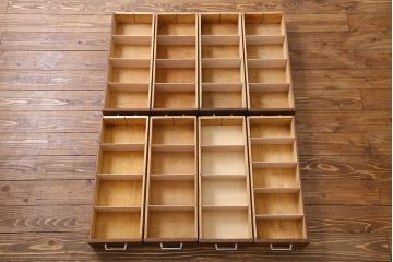 ヴィンテージ家具　フランスビンテージ　シャビーな雰囲気が魅力的な収納力抜群のチェスト(ドロワー)