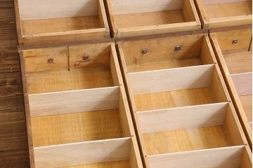 ヴィンテージ家具　フランスビンテージ　シャビーな雰囲気が魅力的な収納力抜群のチェスト(ドロワー)