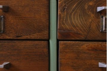 ヴィンテージ家具　フランスビンテージ　シャビーな雰囲気が魅力的な収納力抜群のチェスト(ドロワー)