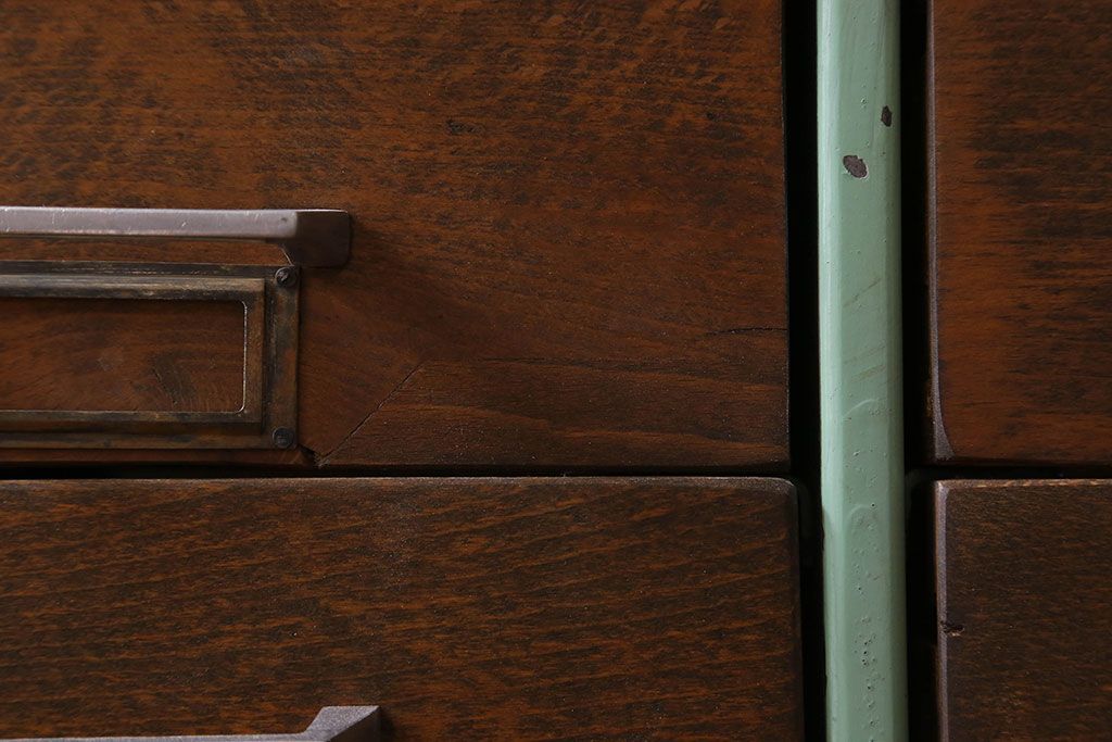 ヴィンテージ家具　フランスビンテージ　シャビーな雰囲気が魅力的な収納力抜群のチェスト(ドロワー)