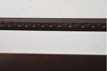 アンティーク雑貨　美しい彫刻が目を惹くビンテージマガジンラック