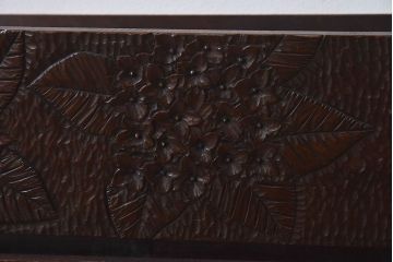 アンティーク雑貨　美しい彫刻が目を惹くビンテージマガジンラック