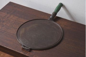 アンティーク雑貨　アメリカビンテージ　ジャンクスタイルにおすすめのシャビーなクレープパン