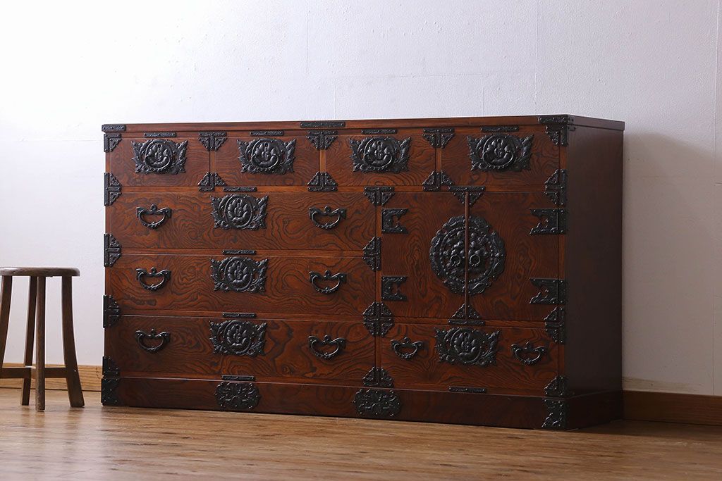 中古　伝統民芸家具　岩谷堂　NO.720　幅広で存在感のある白鳥2号横長箪笥(チェスト)(定価約63万円)