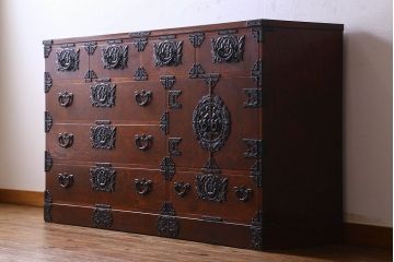 中古　伝統民芸家具　岩谷堂　NO.720　幅広で存在感のある白鳥2号横長箪笥(チェスト)(定価約63万円)