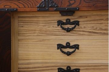 中古　伝統民芸家具　岩谷堂　NO.720　幅広で存在感のある白鳥2号横長箪笥(チェスト)(定価約63万円)