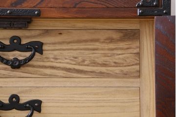 中古　伝統民芸家具　岩谷堂　NO.720　幅広で存在感のある白鳥2号横長箪笥(チェスト)(定価約63万円)