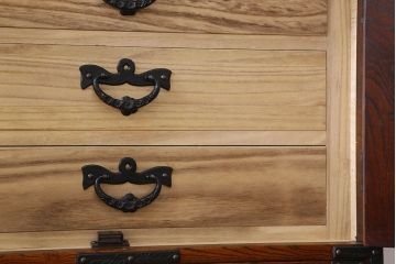 中古　伝統民芸家具　岩谷堂　NO.720　幅広で存在感のある白鳥2号横長箪笥(チェスト)(定価約63万円)