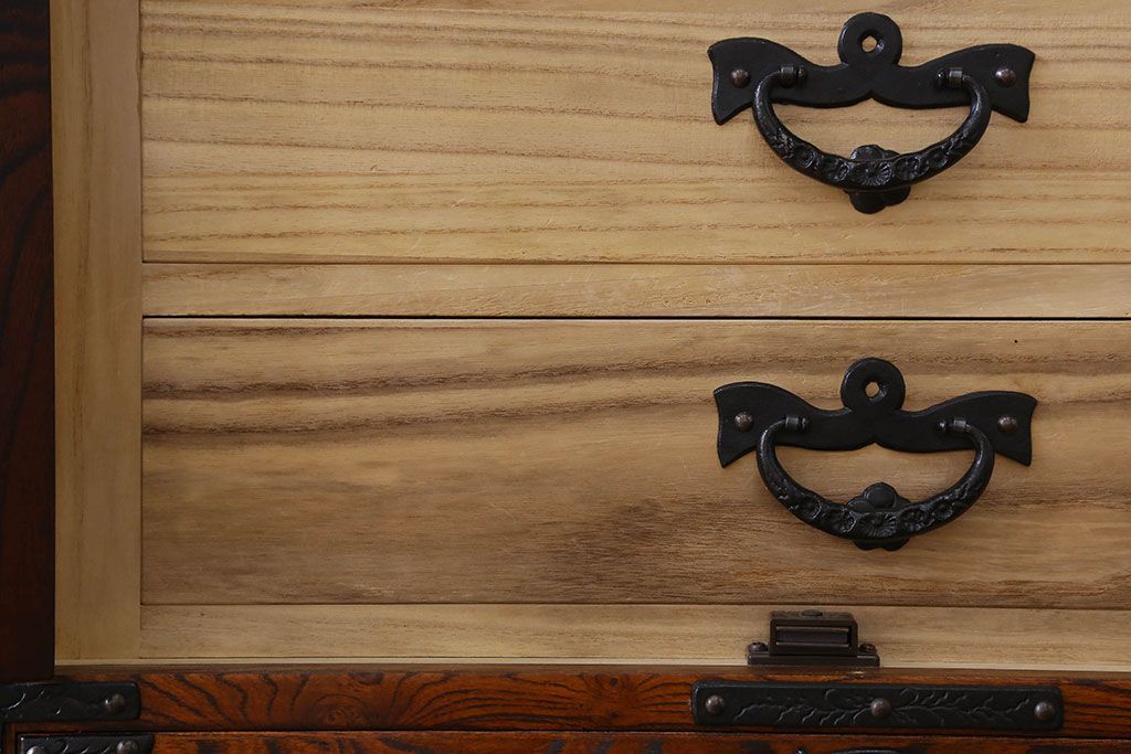 中古　伝統民芸家具　岩谷堂　NO.720　幅広で存在感のある白鳥2号横長箪笥(チェスト)(定価約63万円)