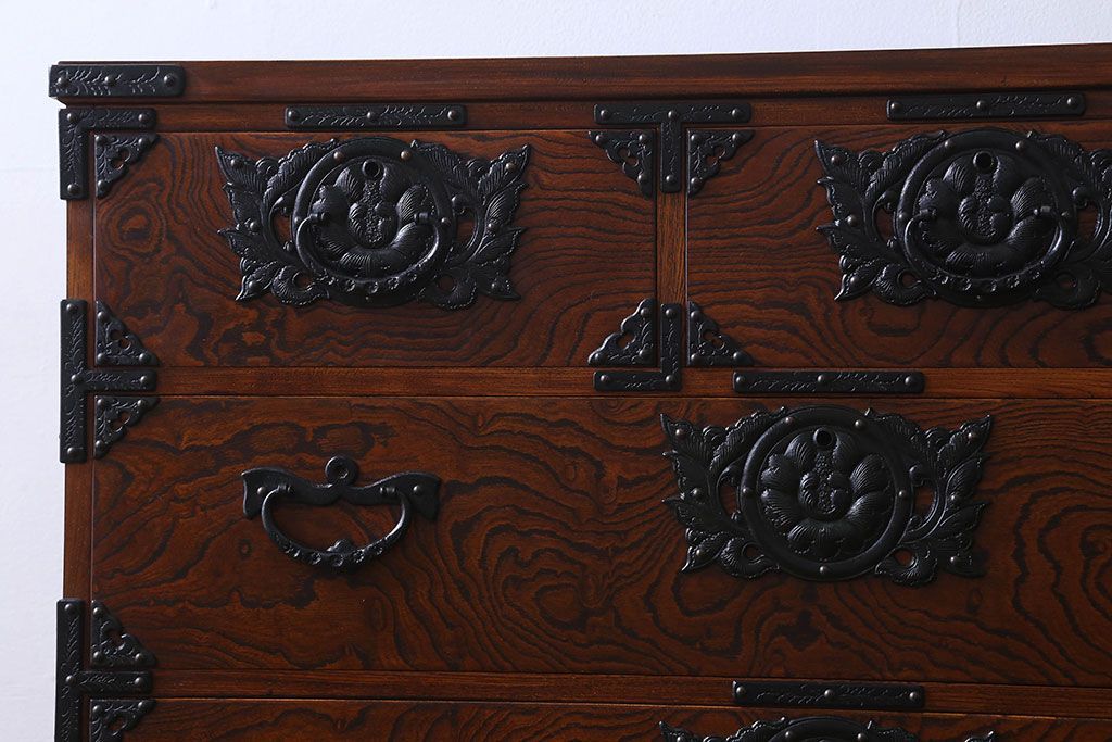 中古　伝統民芸家具　岩谷堂　NO.720　幅広で存在感のある白鳥2号横長箪笥(チェスト)(定価約63万円)