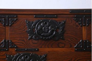 中古　伝統民芸家具　岩谷堂　NO.720　幅広で存在感のある白鳥2号横長箪笥(チェスト)(定価約63万円)