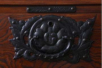 中古　伝統民芸家具　岩谷堂　NO.720　幅広で存在感のある白鳥2号横長箪笥(チェスト)(定価約63万円)