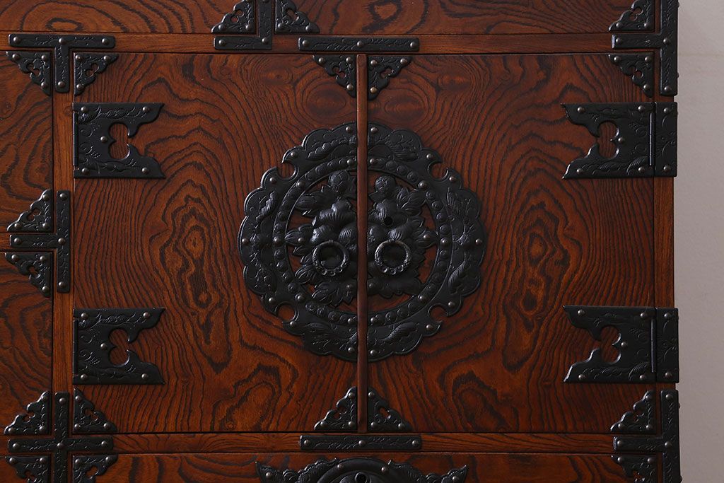 中古　伝統民芸家具　岩谷堂　NO.720　幅広で存在感のある白鳥2号横長箪笥(チェスト)(定価約63万円)