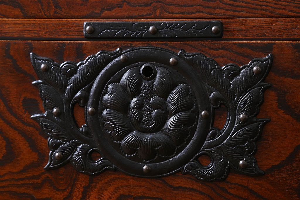 中古　伝統民芸家具　岩谷堂　NO.720　幅広で存在感のある白鳥2号横長箪笥(チェスト)(定価約63万円)