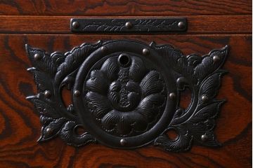 中古　伝統民芸家具　岩谷堂　NO.720　幅広で存在感のある白鳥2号横長箪笥(チェスト)(定価約63万円)