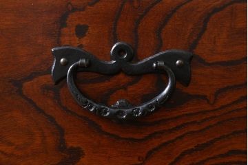 中古　伝統民芸家具　岩谷堂　NO.720　幅広で存在感のある白鳥2号横長箪笥(チェスト)(定価約63万円)