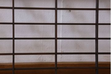 和製アンティーク　シンプルなデザインが魅力的な格子戸(窓、明かり取り、明り取り)2枚組(1)