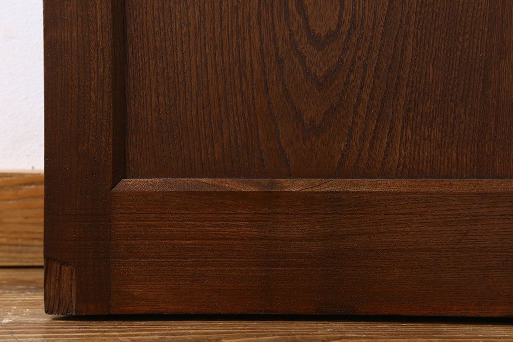 和製アンティーク　鍵付き　大振りなサイズで存在感を放つ総ケヤキ材の蔵戸(引き戸、玄関戸)