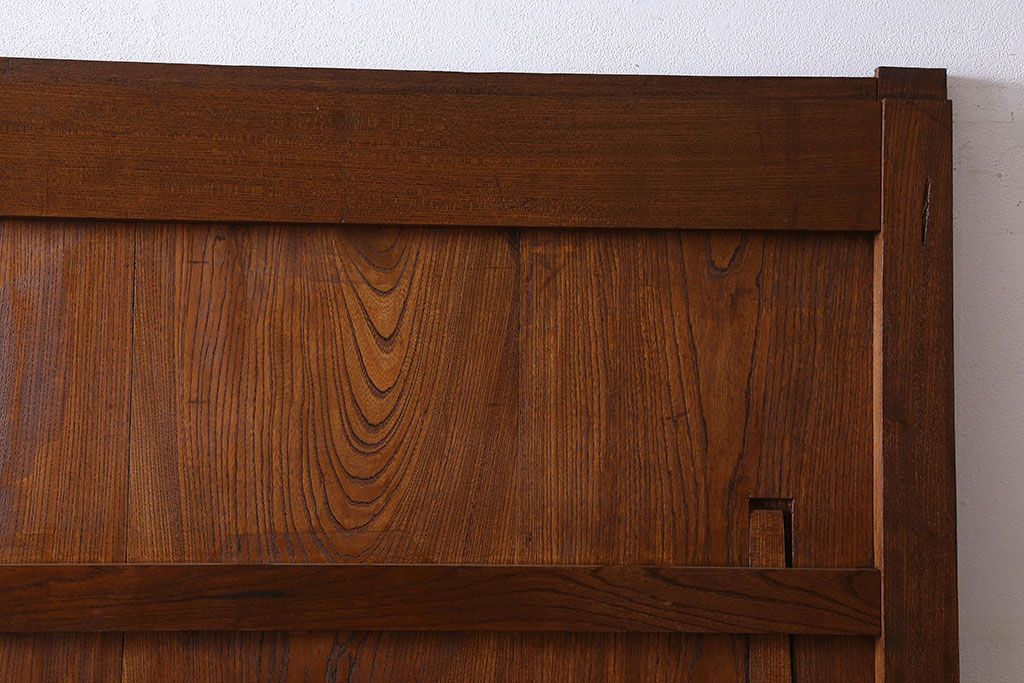 和製アンティーク　鍵付き　大振りなサイズで存在感を放つ総ケヤキ材の蔵戸(引き戸、玄関戸)