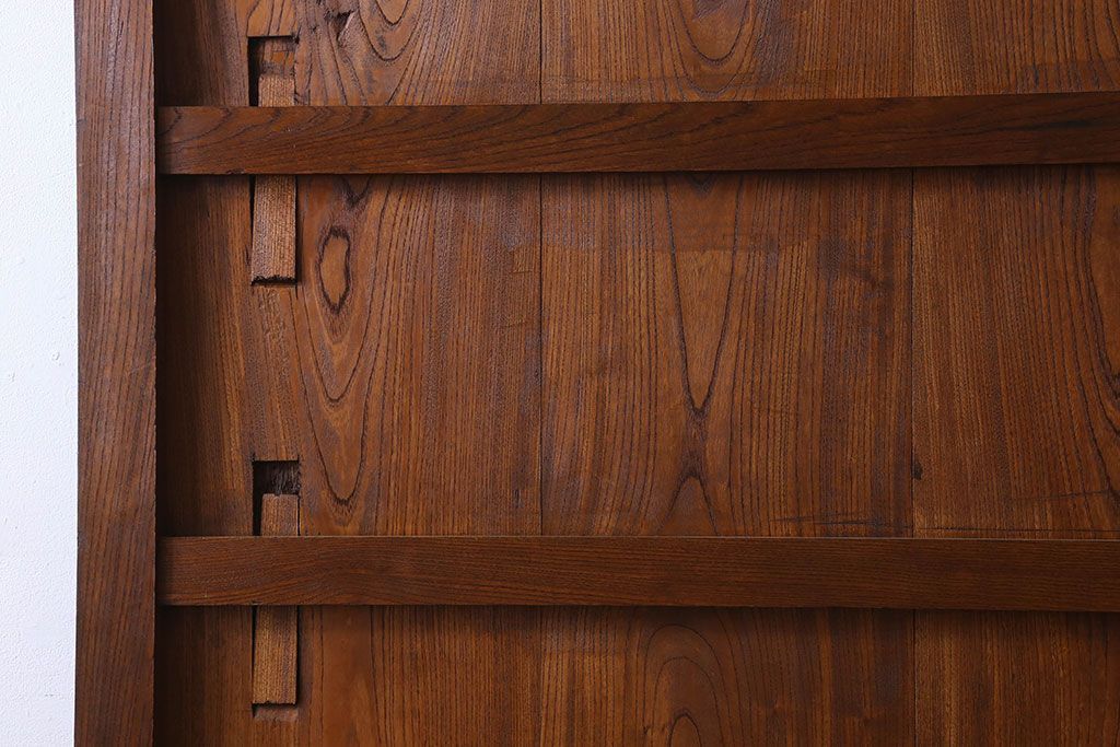 和製アンティーク　鍵付き　大振りなサイズで存在感を放つ総ケヤキ材の蔵戸(引き戸、玄関戸)