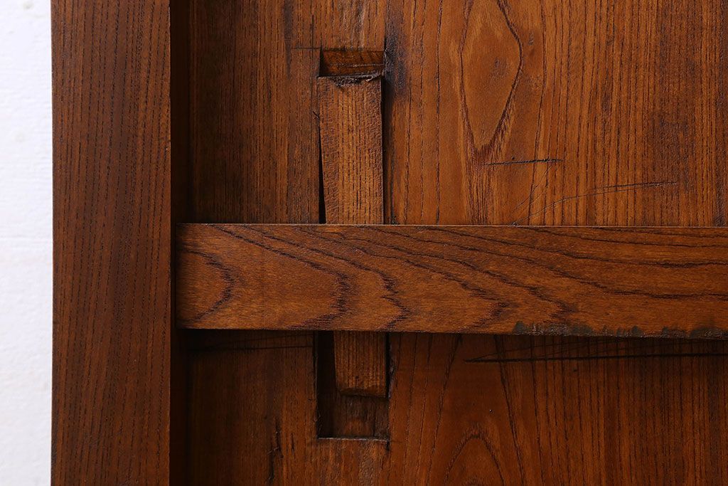 和製アンティーク　鍵付き　大振りなサイズで存在感を放つ総ケヤキ材の蔵戸(引き戸、玄関戸)