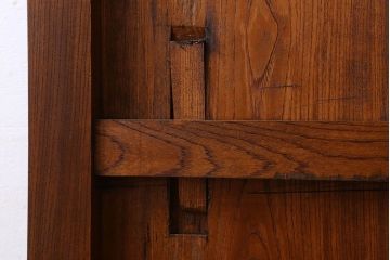 和製アンティーク　鍵付き　大振りなサイズで存在感を放つ総ケヤキ材の蔵戸(引き戸、玄関戸)