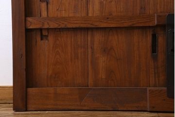 和製アンティーク　鍵付き　大振りなサイズで存在感を放つ総ケヤキ材の蔵戸(引き戸、玄関戸)