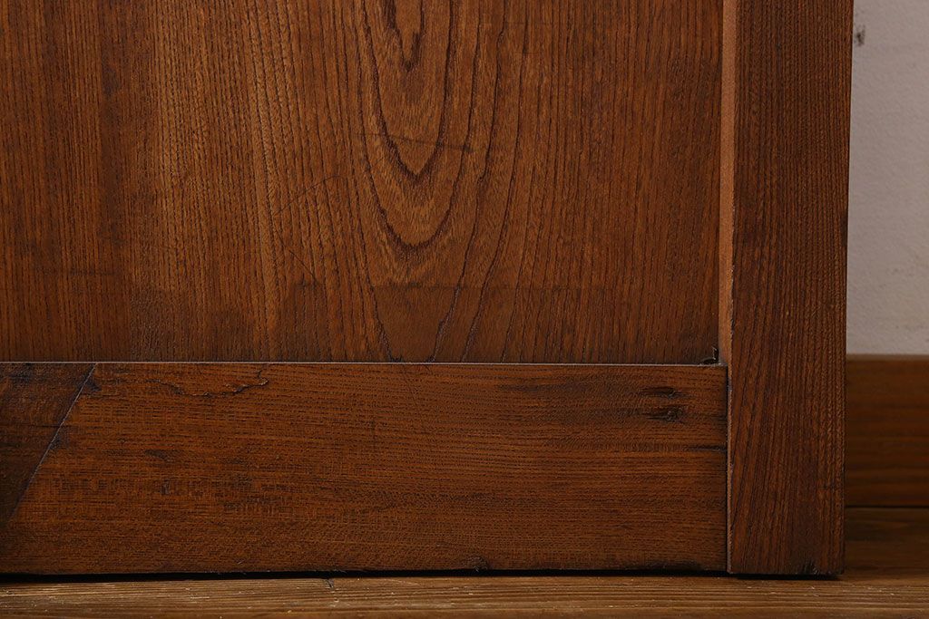 和製アンティーク　鍵付き　大振りなサイズで存在感を放つ総ケヤキ材の蔵戸(引き戸、玄関戸)