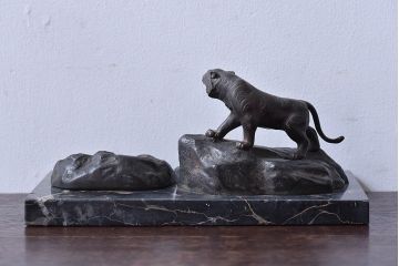 アンティーク雑貨　アンティーク　銅製　在銘　虎　ブロンズ像(置物、彫刻、動物像)