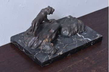 アンティーク雑貨　アンティーク　銅製　在銘　虎　ブロンズ像(置物、彫刻、動物像)