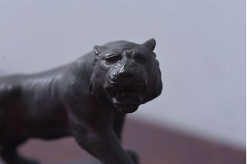 アンティーク雑貨　アンティーク　銅製　在銘　虎　ブロンズ像(置物、彫刻、動物像)