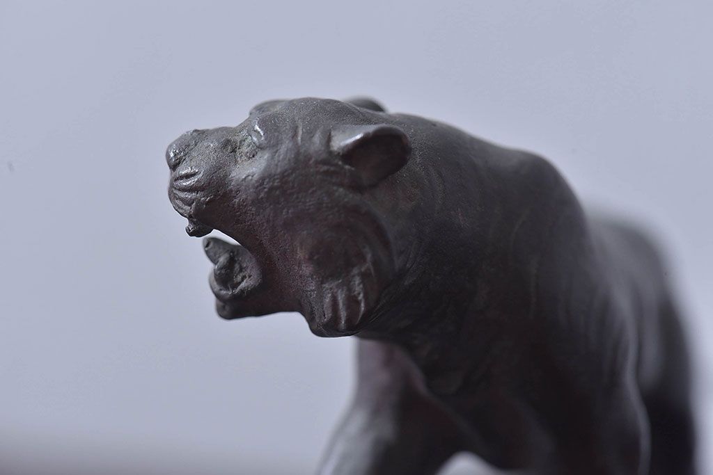 アンティーク雑貨　アンティーク　銅製　在銘　虎　ブロンズ像(置物、彫刻、動物像)