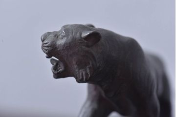 アンティーク雑貨　アンティーク　銅製　在銘　虎　ブロンズ像(置物、彫刻、動物像)