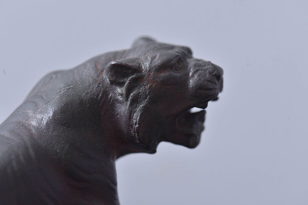 アンティーク雑貨　アンティーク　銅製　在銘　虎　ブロンズ像(置物、彫刻、動物像)