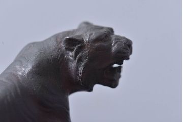 アンティーク雑貨　アンティーク　銅製　在銘　虎　ブロンズ像(置物、彫刻、動物像)