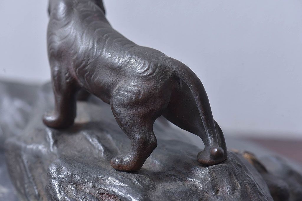 アンティーク雑貨　アンティーク　銅製　在銘　虎　ブロンズ像(置物、彫刻、動物像)