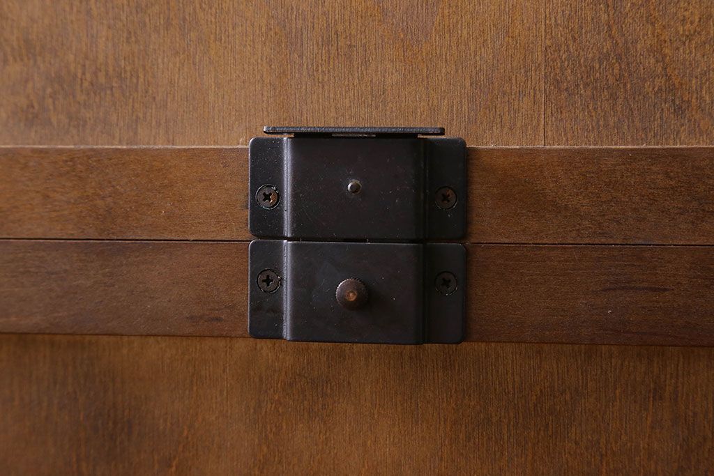 中古　北海道民芸家具　木の質感が魅力的なシックな本棚(陳列棚)(定価31万円)