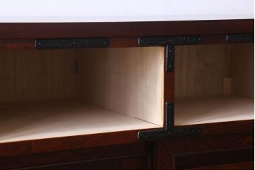 中古　美品　伝統民芸家具　岩谷堂　ボリュームのある南部鉄器金具が印象的な車箪笥