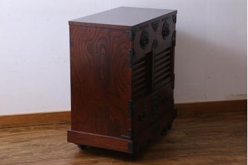 中古　美品　伝統民芸家具　岩谷堂　ボリュームのある南部鉄器金具が印象的な車箪笥